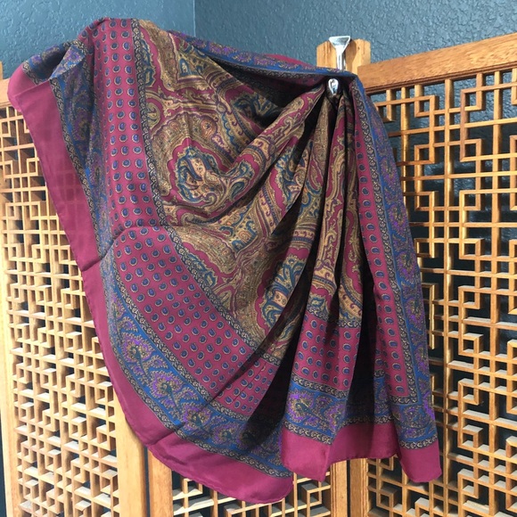 Liz Claiborne Accessories - LIZ CLAIBORNE Scarf